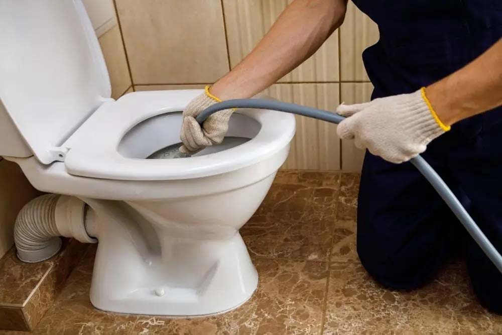 Toilet laten ontstoppen in Den Haag door de Haagse Loodgieter
